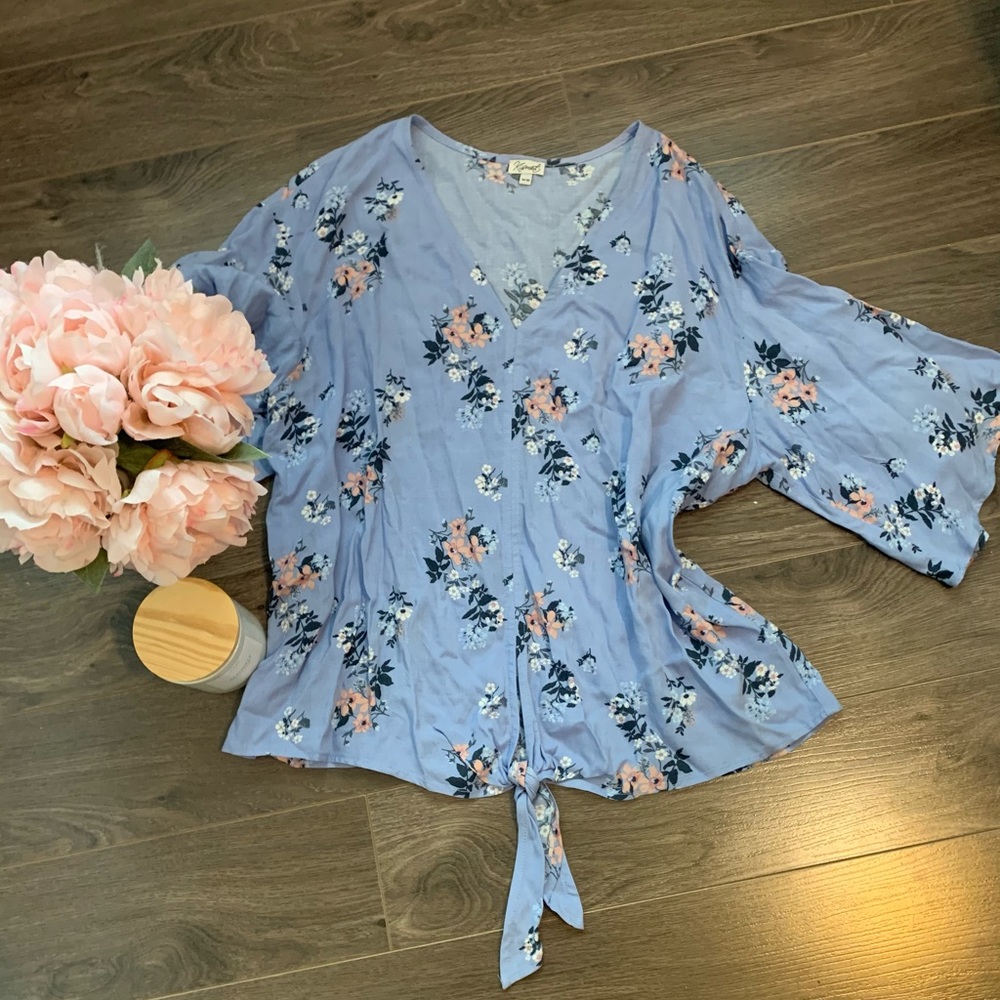 Kismet blouse in beautiful baby blue pattern